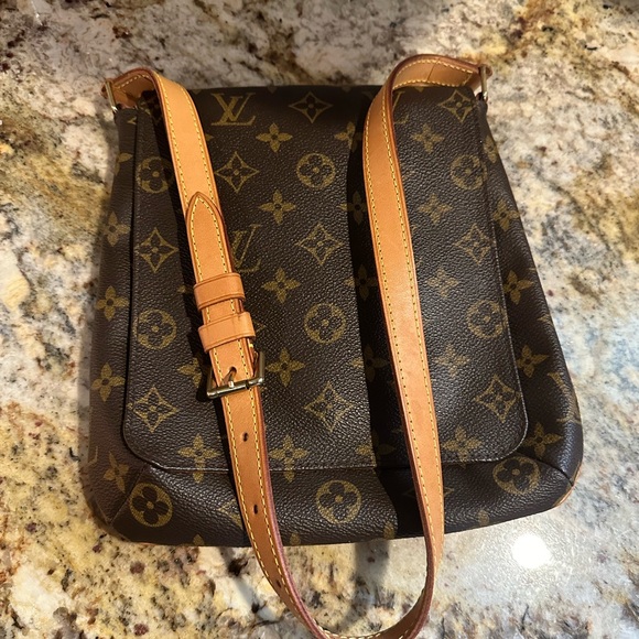 Louis Vuitton Handbags - Auth Louis Vuitton Musette Salsa, ex cond10” tall x 9” wide, overall length 22”